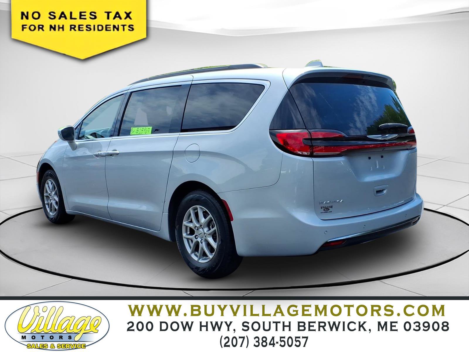 Used 2022 Chrysler Pacifica Touring FWD image 3