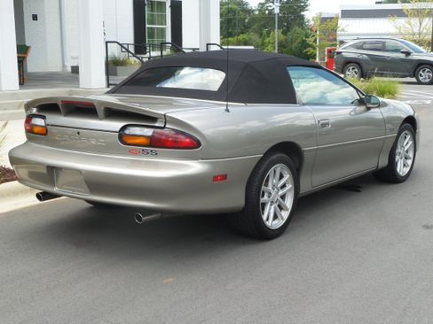 Used 2001 Chevrolet Camaro Z28 w/ SS Performance/Appearance Pkg image 28