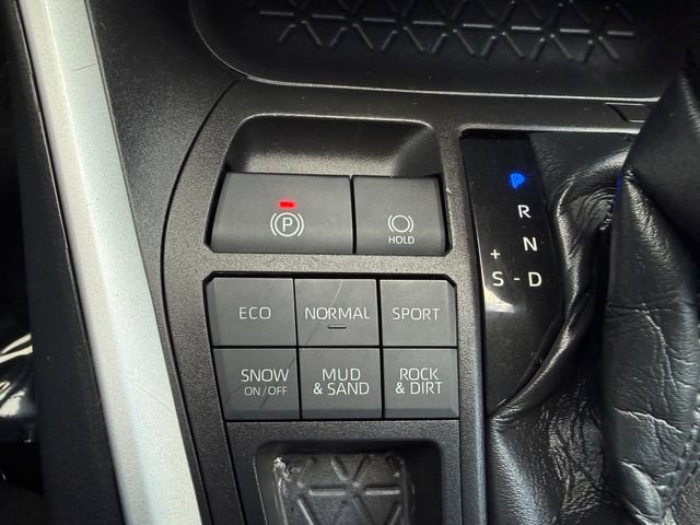 Used 2021 Toyota RAV4 LE w/ Carpet Mat Package (TMS) AWD/4WD image 11