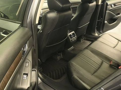 Used 2021 Honda Accord Touring image 10