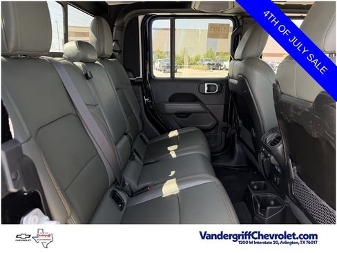 Used 2024 Jeep Gladiator Mojave AWD/4WD image 27