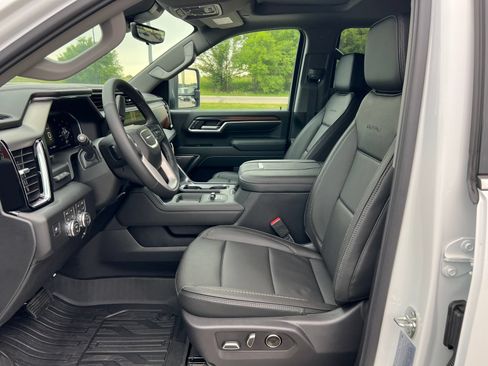 New 2026 GMC Sierra 2500 Denali w/ Denali Reserve Package AWD/4WD image 4