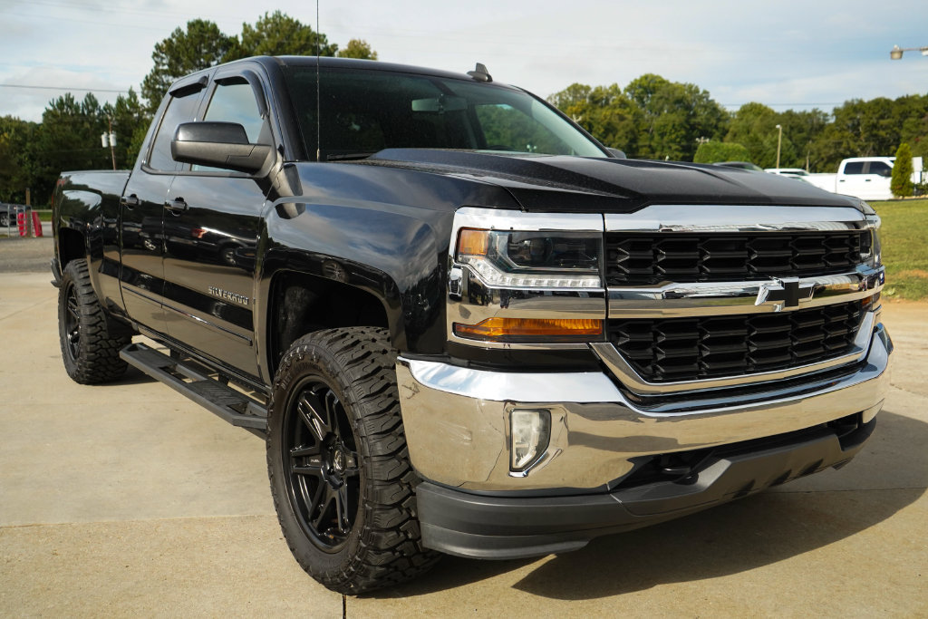 Used 2018 Chevrolet Silverado 1500 LT w/ All Star Edition AWD/4WD image 33