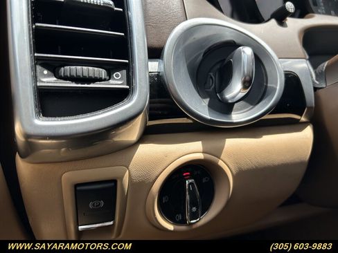 Used 2015 Porsche Cayenne S image 31
