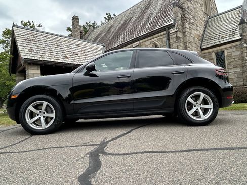 Used 2018 Porsche Macan AWD/4WD image 4