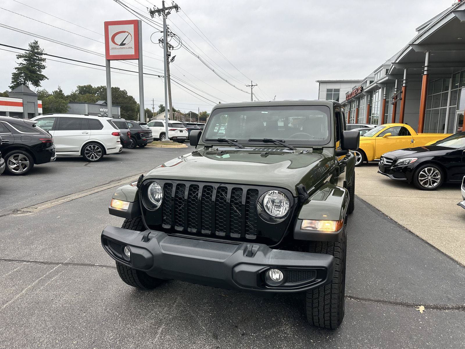 Used 2022 Jeep Gladiator Sport AWD/4WD image 9