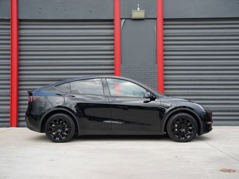 Used 2023 Tesla Model Y Long Range AWD/4WD image 4
