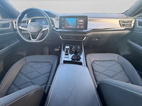 Used 2025 Volkswagen Atlas Cross Sport SE FWD image 15