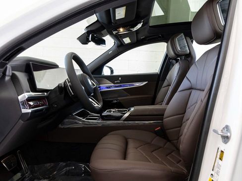 New 2026 BMW 750e xDrive image 16