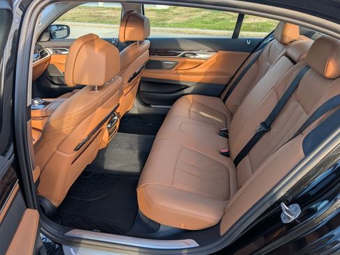 Used 2022 BMW 740i xDrive image 23