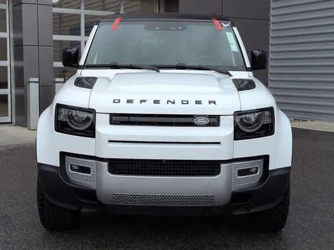 Used 2025 Land Rover Defender 110 S image 2