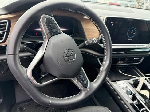 Used 2024 Volkswagen Atlas SE FWD image 20