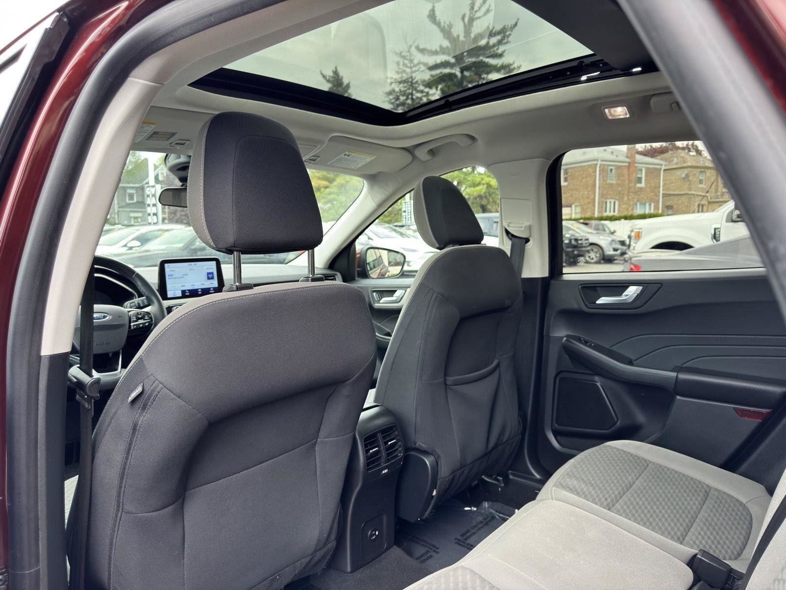 Used 2021 Ford Escape SE w/ Cold Weather Package FWD image 27