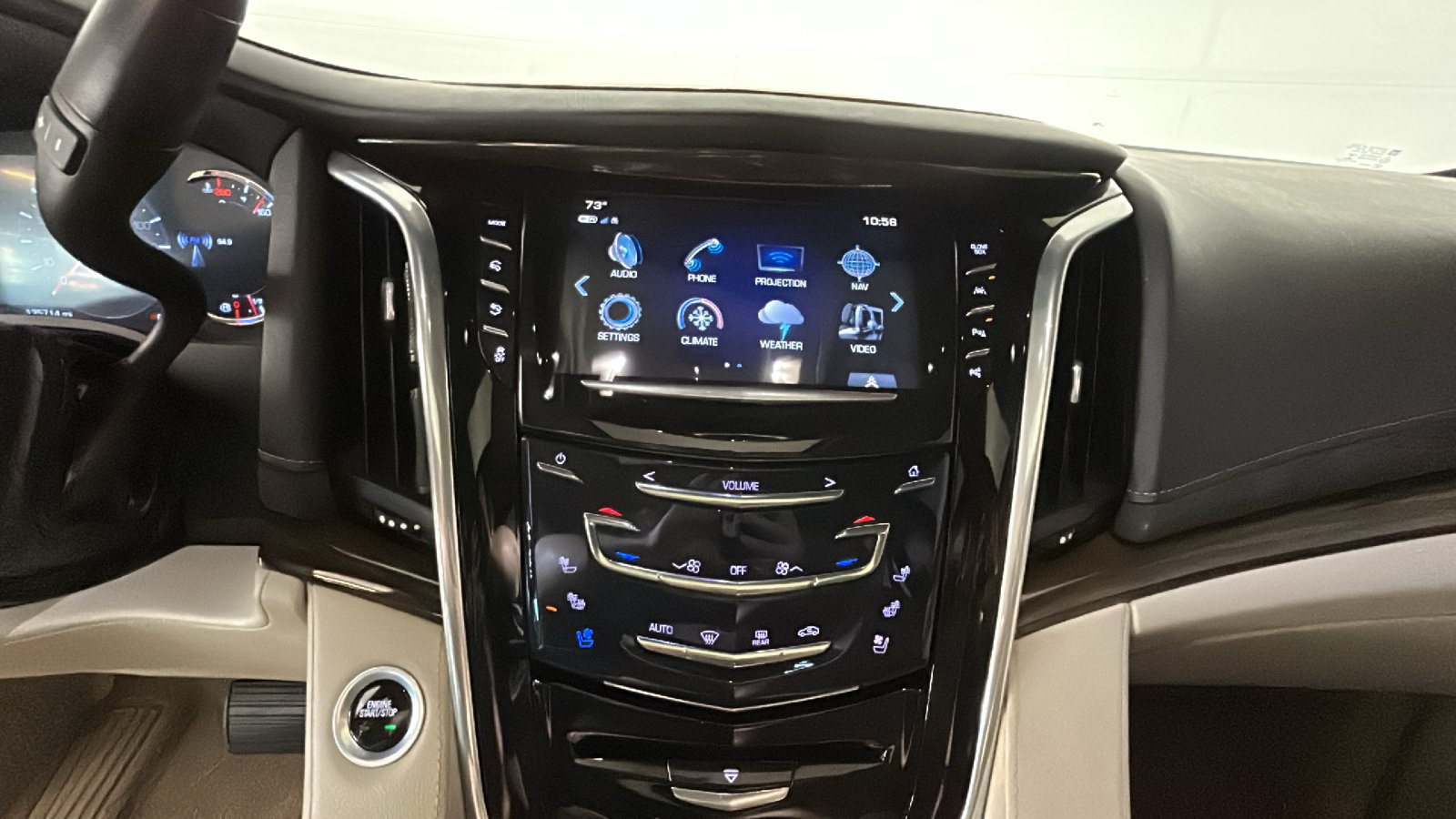 Used 2018 Cadillac Escalade Luxury AWD/4WD image 28