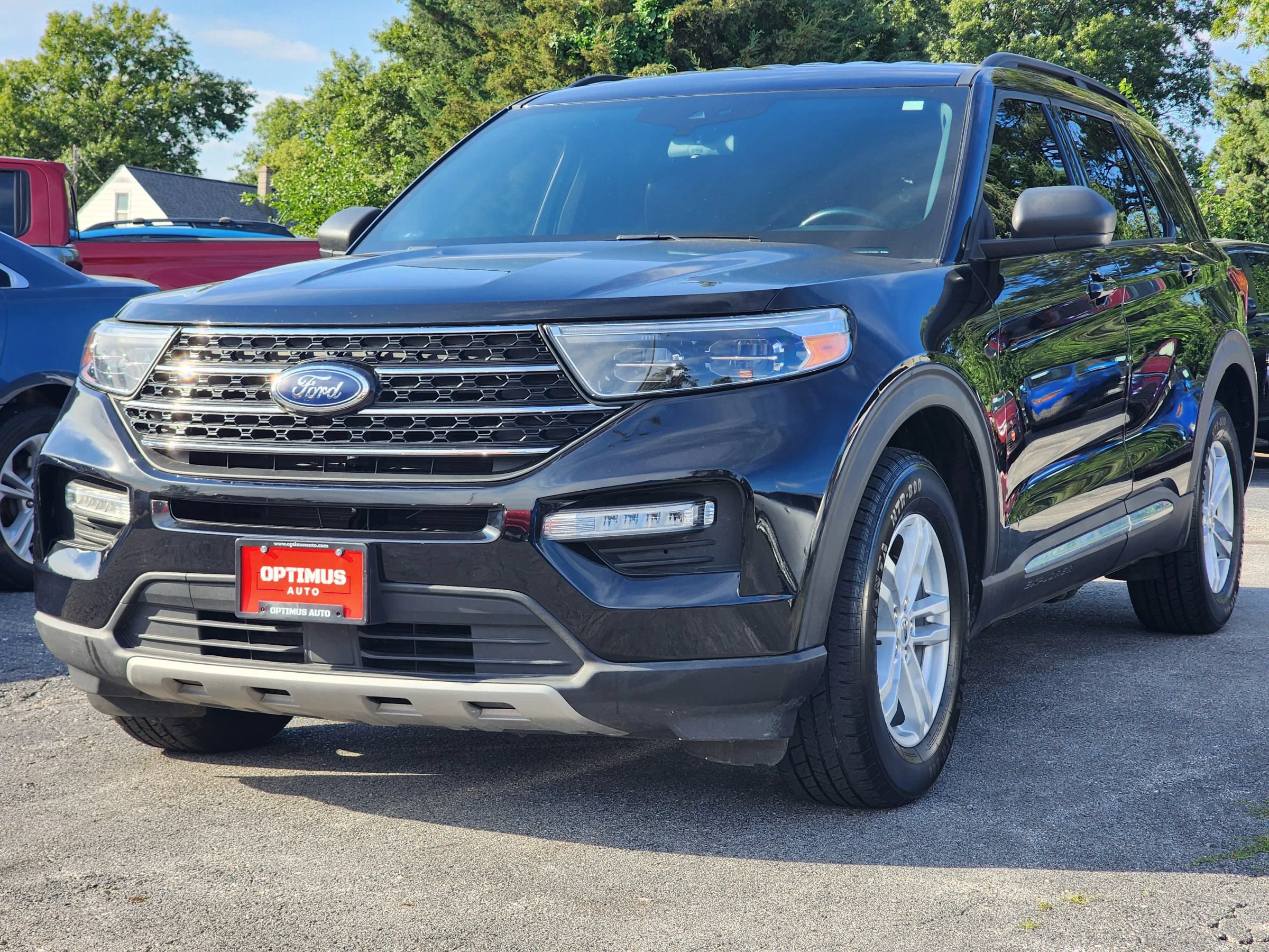 Used 2020 Ford Explorer XLT w/ Equipment Group 202A AWD/4WD image 3
