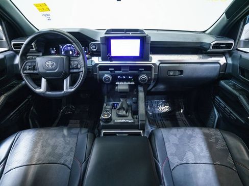 Used 2025 Toyota 4Runner SR5 AWD/4WD image 13