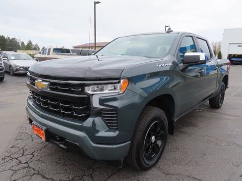 Used 2025 Chevrolet Silverado 1500 LT image 3