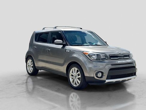Used 2018 Kia Soul + FWD image 8