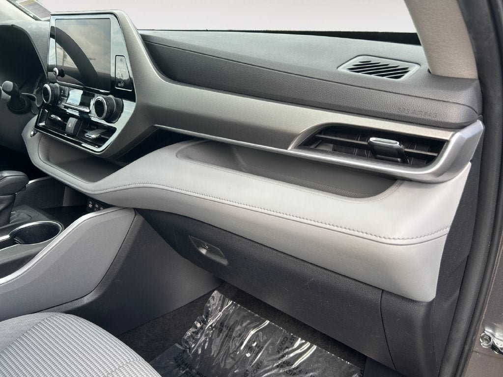 Used 2023 Toyota Highlander L FWD image 27