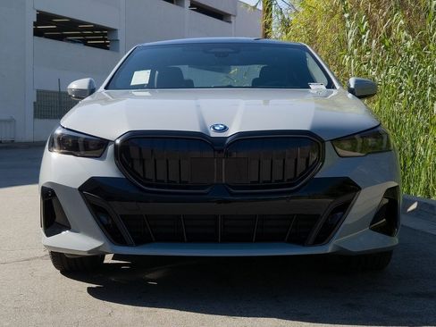 New 2026 BMW 550e xDrive image 4