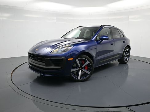 Certified 2023 Porsche Macan GTS image 1