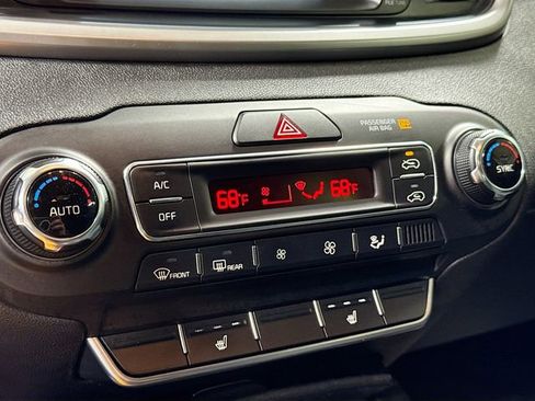 Used 2020 Kia Sorento LX w/ LX I4 Convenience Package image 17