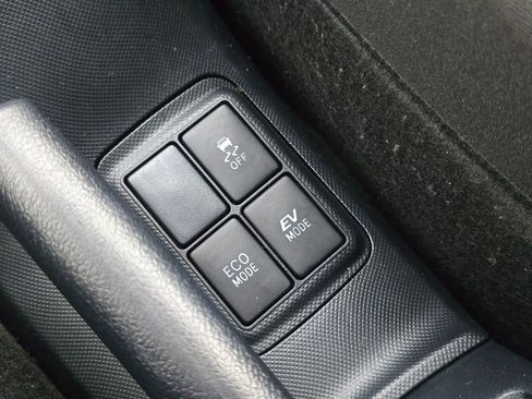 Used 2018 Toyota Prius C Two image 33