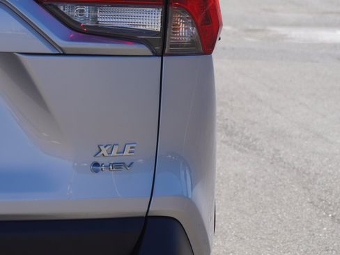Used 2025 Toyota RAV4 XLE AWD/4WD image 10