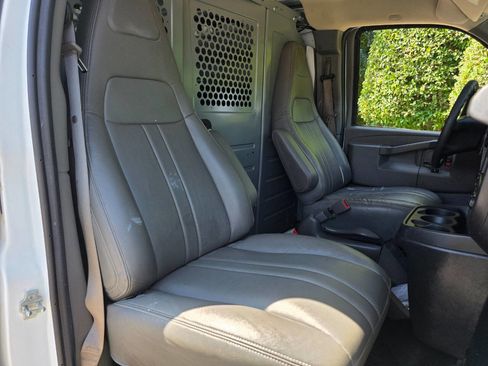 Used 2018 Chevrolet Express 2500 w/ Driver Convenience Package image 26