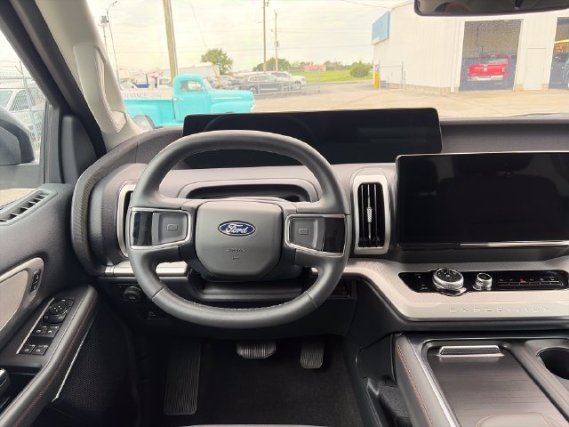 Used 2025 Ford Expedition Max Active AWD/4WD image 14