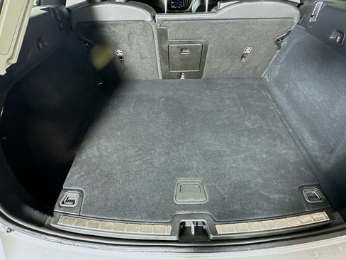 Used 2025 Volvo XC60 B5 Plus image 27