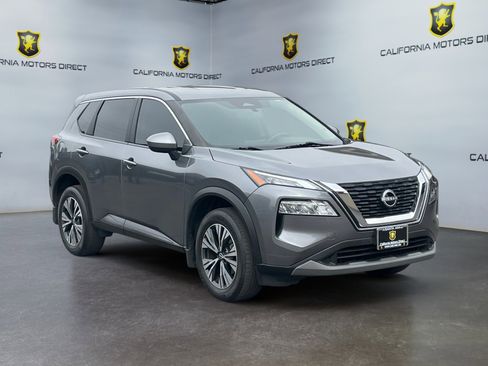 Used 2023 Nissan Rogue SV image 3