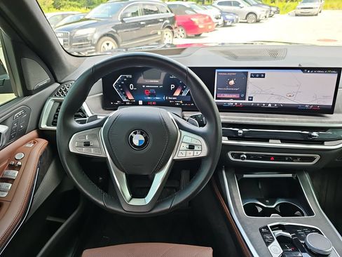Used 2025 BMW X7 xDrive40i w/ Premium Package AWD/4WD image 13