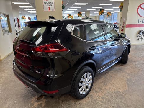 Used 2020 Nissan Rogue S image 9