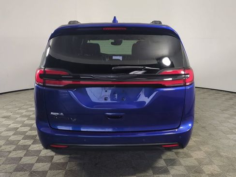 Used 2021 Chrysler Pacifica Touring-L w/ Uconnect Theater Family Group FWD image 6