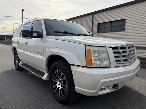 Used 2002 Cadillac Escalade AWD image 1