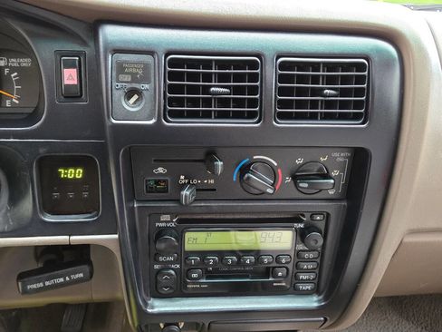 Used 2000 Toyota Tacoma PreRunner RWD image 15