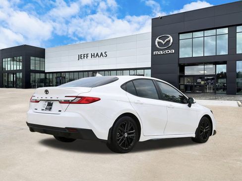 Used 2026 Toyota Camry SE FWD image 3