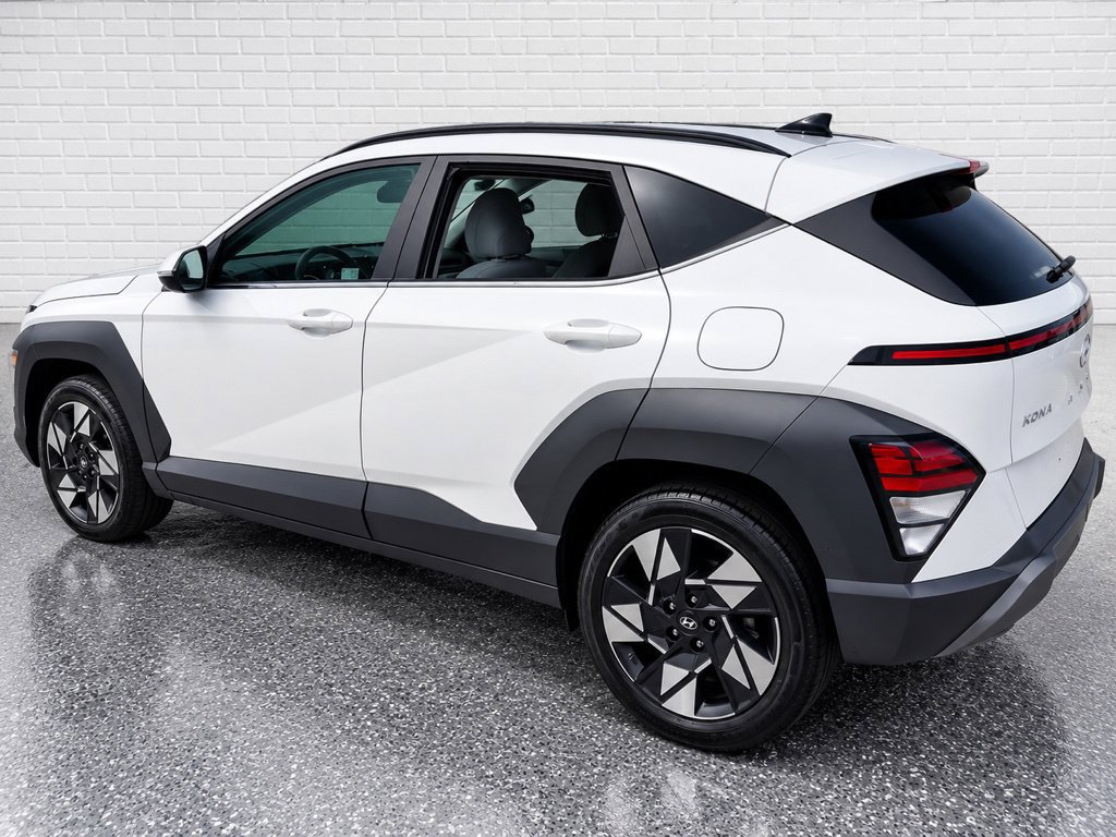 Used 2025 Hyundai Kona SEL FWD image 2