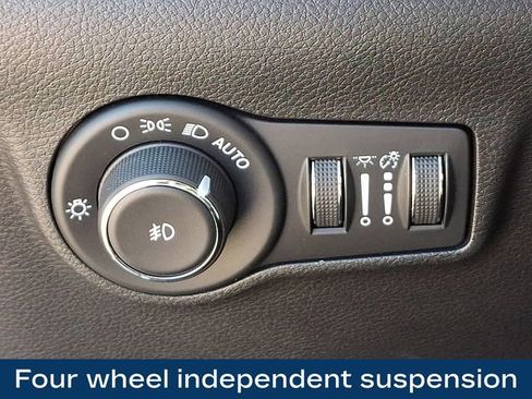 Used 2025 Jeep Compass Limited AWD/4WD image 9