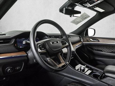 Used 2023 Jeep Grand Cherokee L Summit w/ Advanced Protech Group IV AWD/4WD image 10