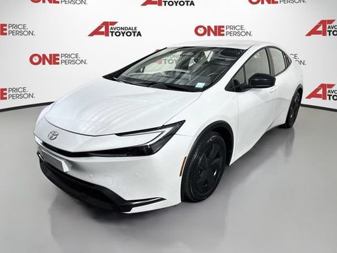 Certified 2025 Toyota Prius LE FWD image 4