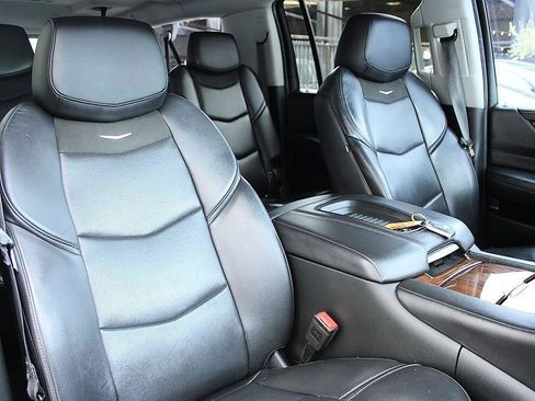 Used 2019 Cadillac Escalade ESV 2WD image 28