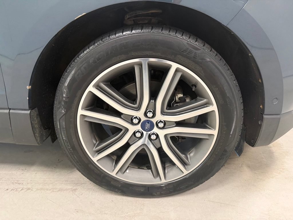 Used 2019 Ford Edge Titanium w/ Equipment Group 301A AWD/4WD image 39