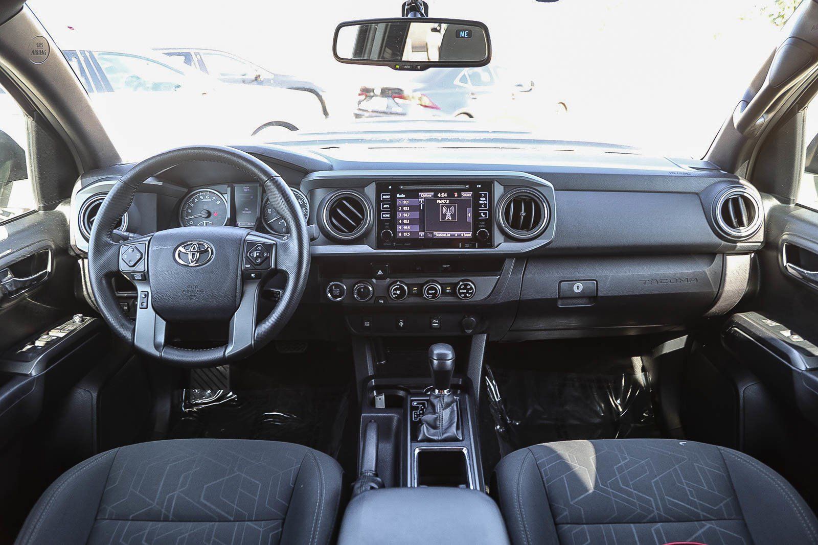 Used 2017 Toyota Tacoma TRD Sport AWD/4WD image 12