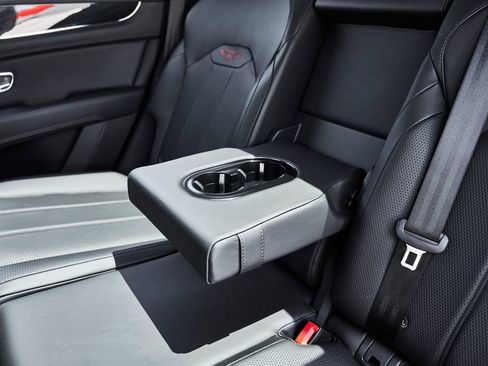 Used 2021 Bentley Bentayga AWD/4WD image 48