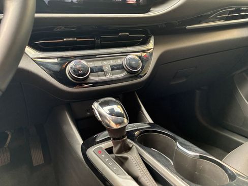 Used 2025 Buick Envista Sport Touring image 41