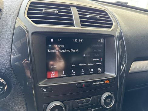Used 2019 Ford Explorer XLT w/ Equipment Group 202A FWD image 23