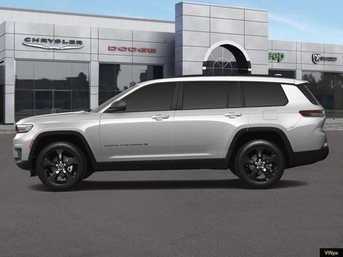 Used 2024 Jeep Grand Cherokee L Altitude AWD/4WD image 3