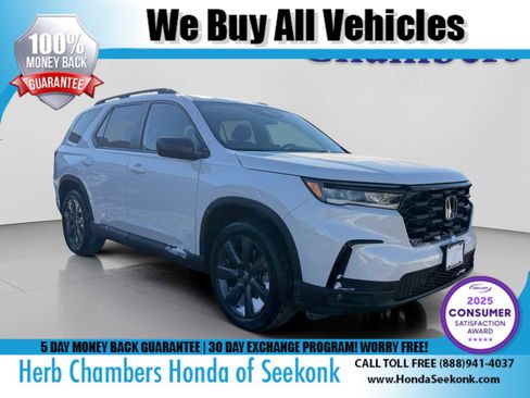 Used 2025 Honda Pilot Sport image 1